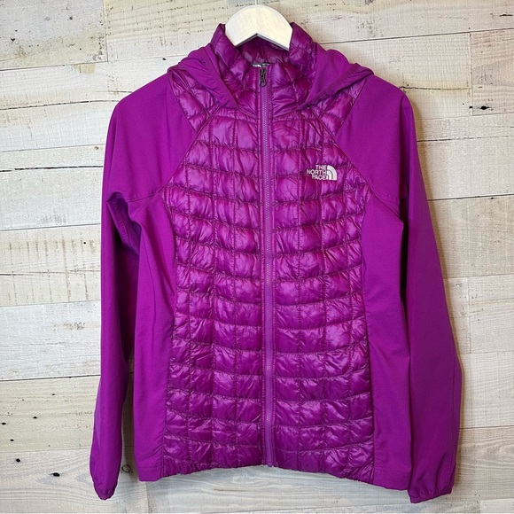 The North Face Women's ThermoBall Hybrid hooded jacket in a purple/magenta color - Picture 6 of 10